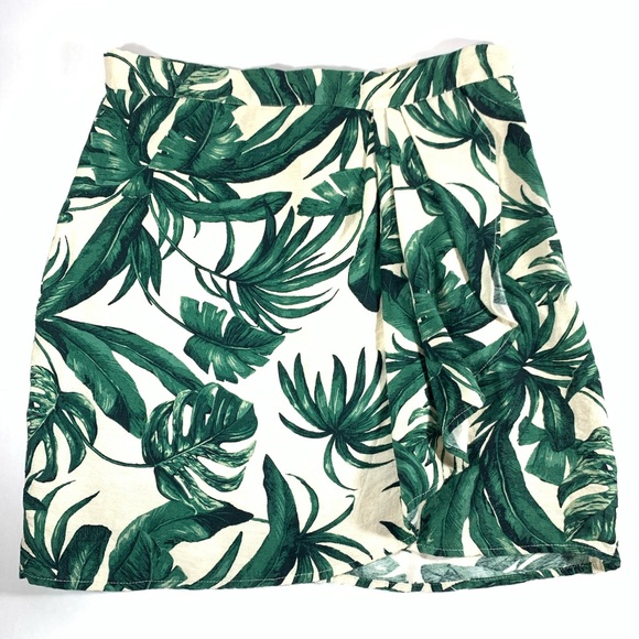 Boutique Dresses & Skirts - Pleated Linen Palm Print Skirt